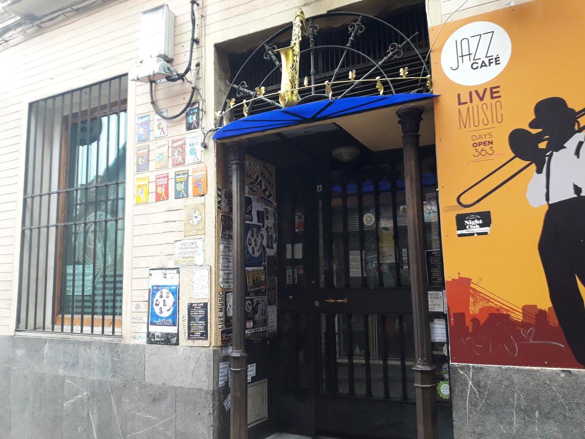 Sleep & Shower In A Typical District コルドバ エクステリア 写真